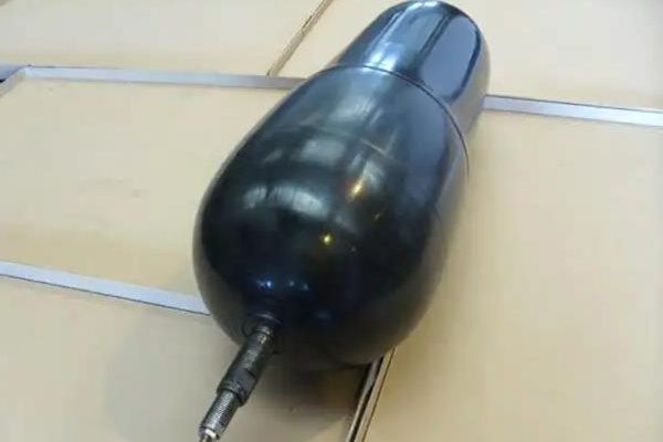 蓄能器里面的液壓油有哪些污染與危害？